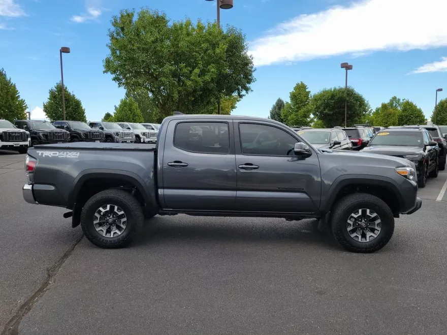 2022 Toyota Tacoma TRD Off-Road V6 photo 1