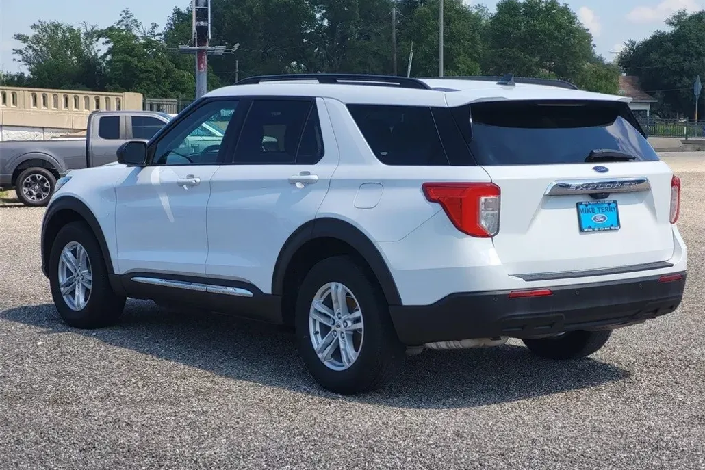 2022 Ford Explorer XLT photo 1