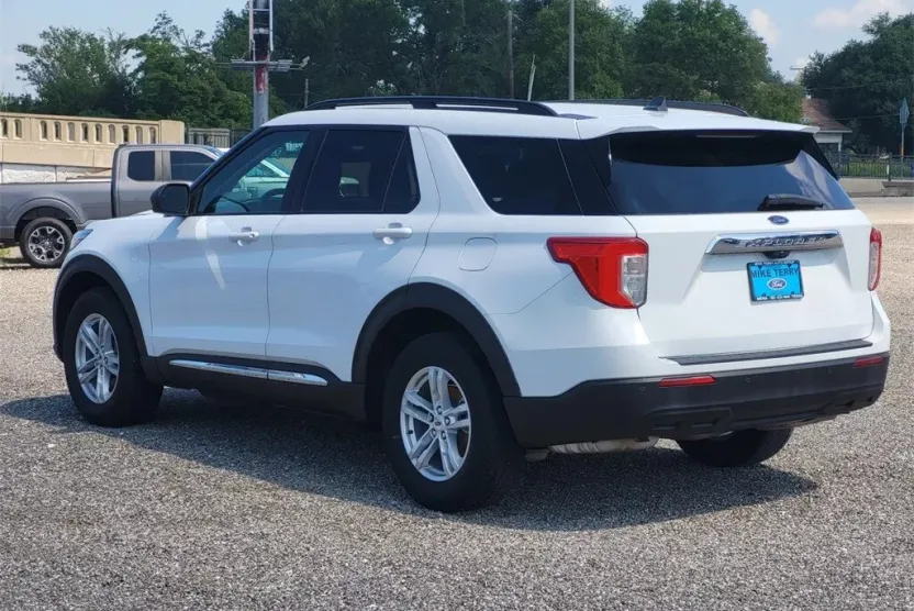 2022 Ford Explorer XLT photo 1