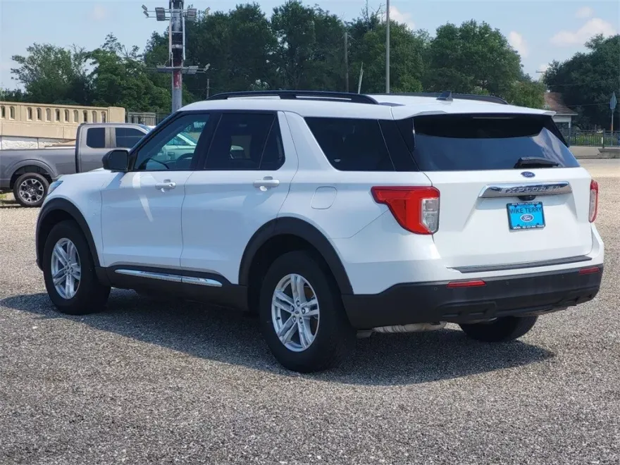 2022 Ford Explorer XLT photo 1