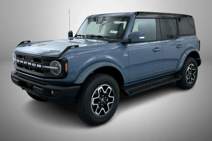 2025 Ford Bronco Outer Banks photo 1