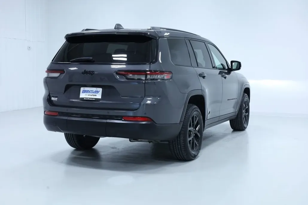2024 Jeep Grand Cherokee Altitude photo 1