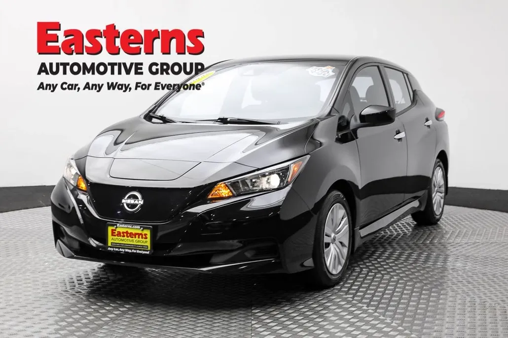 2023 Nissan Leaf S photo 1