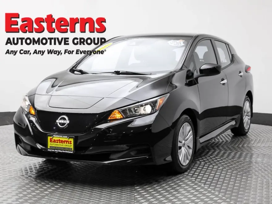 2023 Nissan Leaf S photo 1