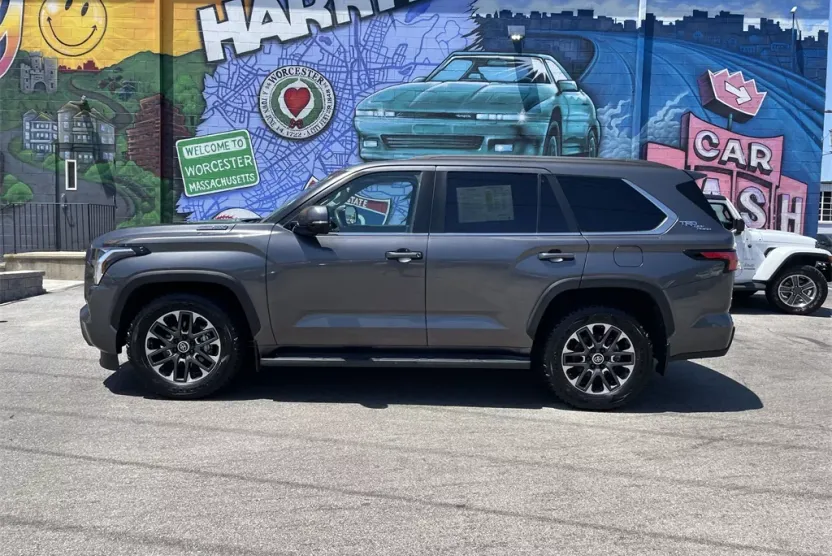 2024 Toyota Sequoia SR5 photo 1
