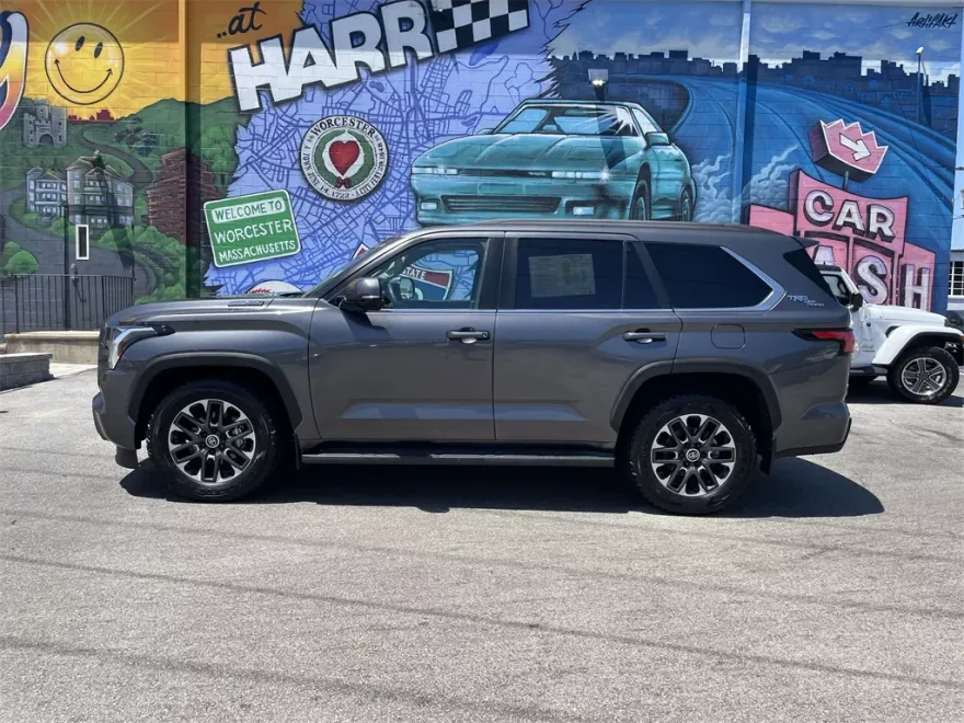 2024 Toyota Sequoia SR5 photo 1