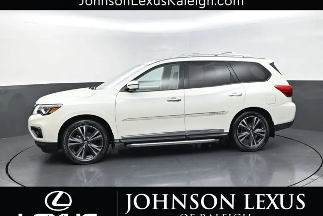 2019 Nissan Pathfinder Platinum photo 1