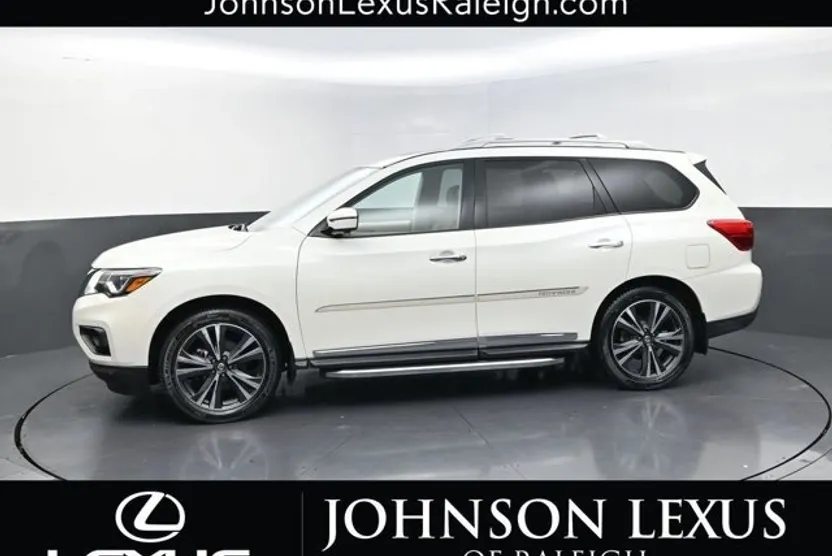 2019 Nissan Pathfinder Platinum photo 1