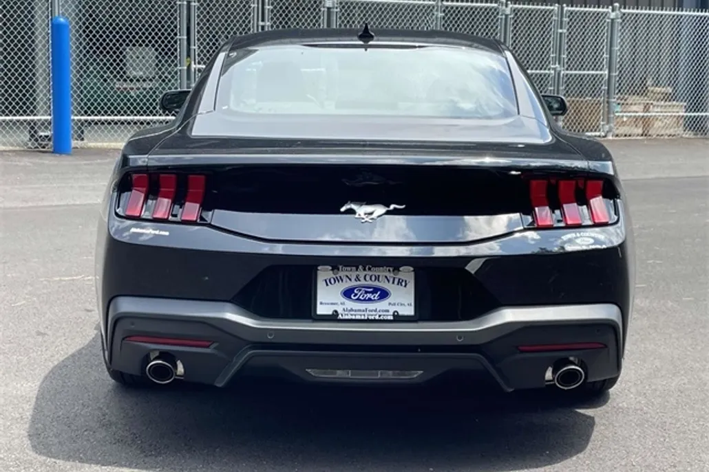 2025 Ford Mustang EcoBoost photo 1