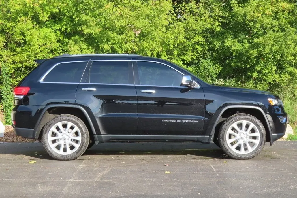 2017 Jeep Grand Cherokee Limited photo 1