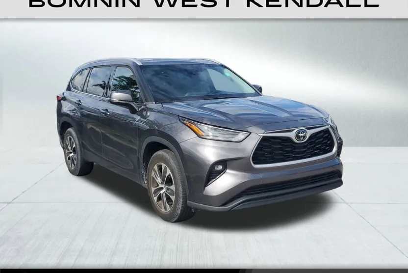2022 Toyota Highlander XLE photo 1