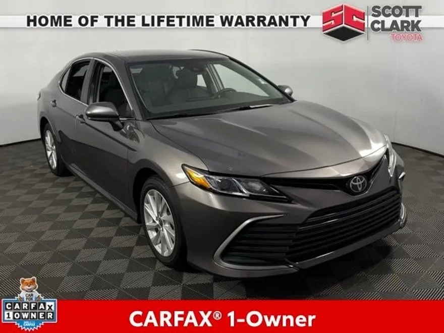 2023 Toyota Camry LE photo 1