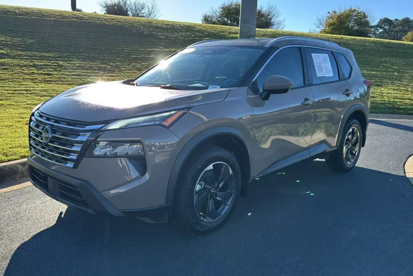 2024 Nissan Rogue SV photo 1