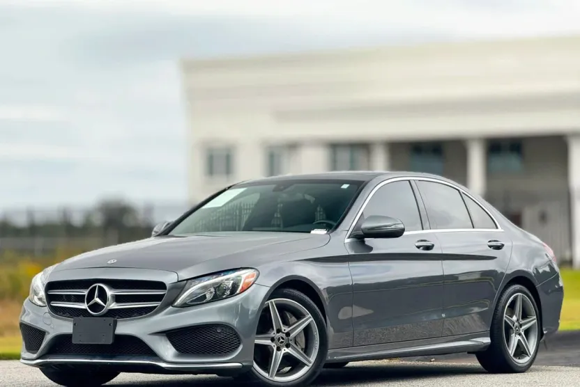 2018 Mercedes Benz C 300 4MATIC Sedan photo 1