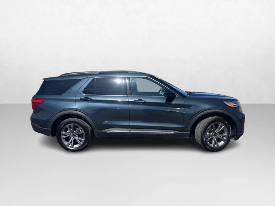 2022 Ford Explorer XLT photo 1