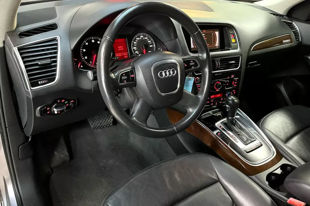 2010 Audi Q5 3.2 Premium photo 1