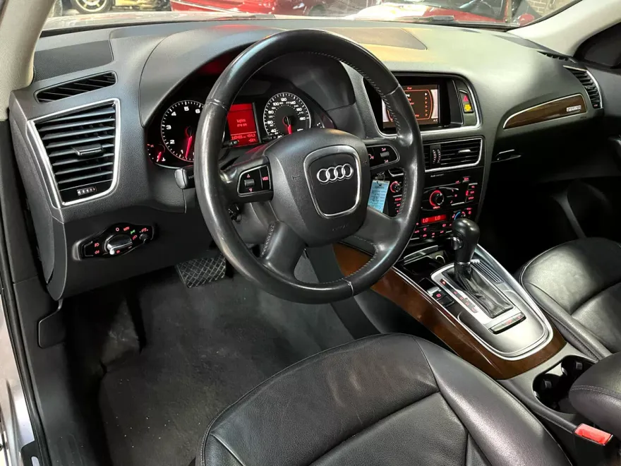 2010 Audi Q5 3.2 Premium photo 1