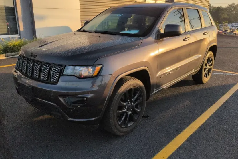 2018 Jeep Grand Cherokee Altitude photo 1
