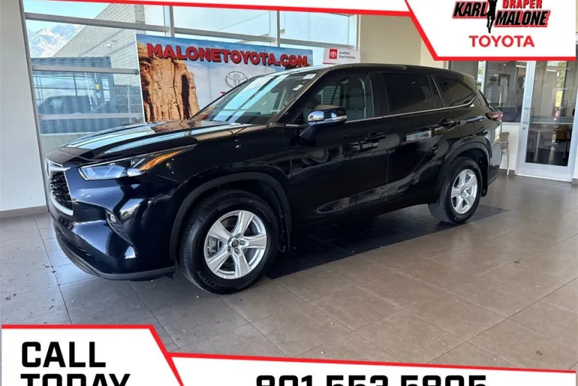 2024 Toyota Highlander LE photo 1