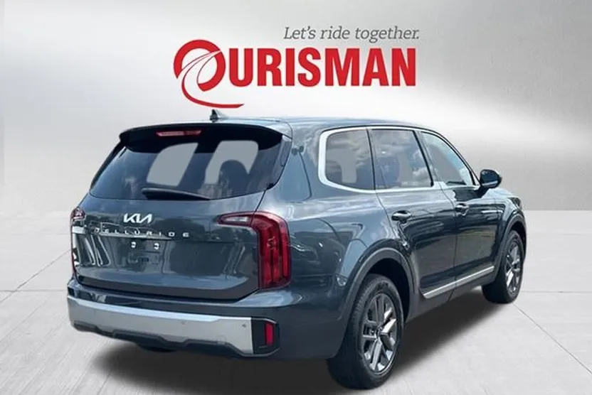 2023 Kia Telluride LX photo 1