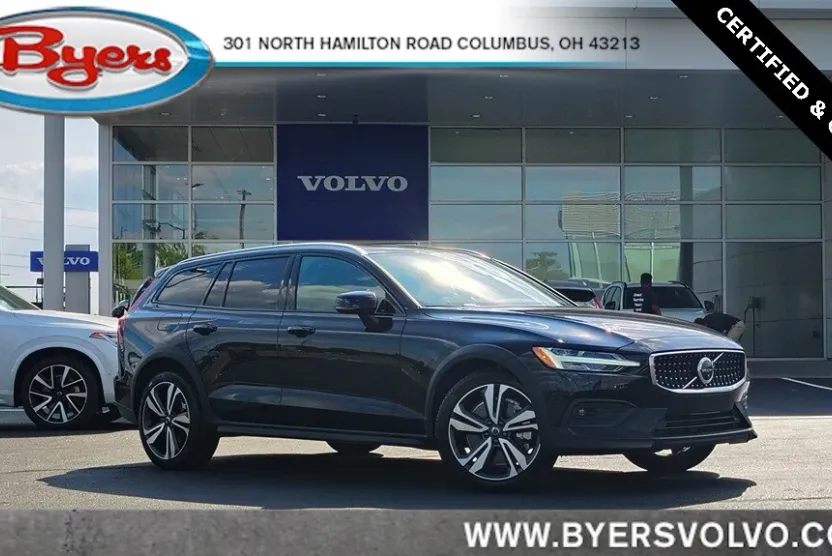 2025 Volvo V60 Cross Country B5 photo 1