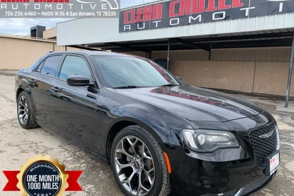 2016 Chrysler 300 photo 1