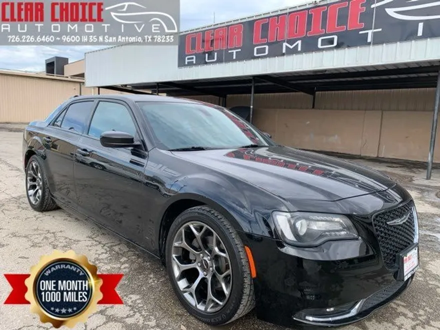 2016 Chrysler 300 photo 1