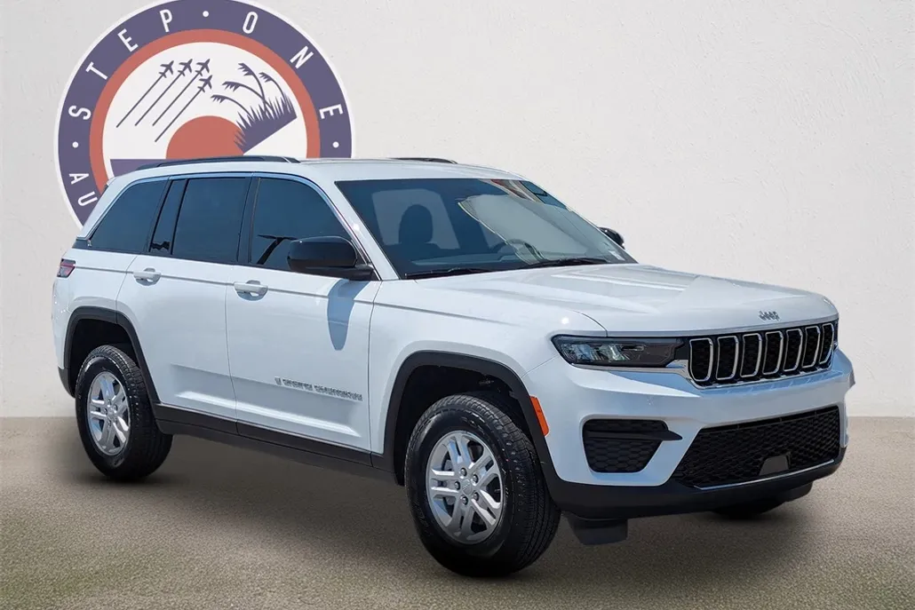 2025 Jeep Grand Cherokee Laredo photo 1