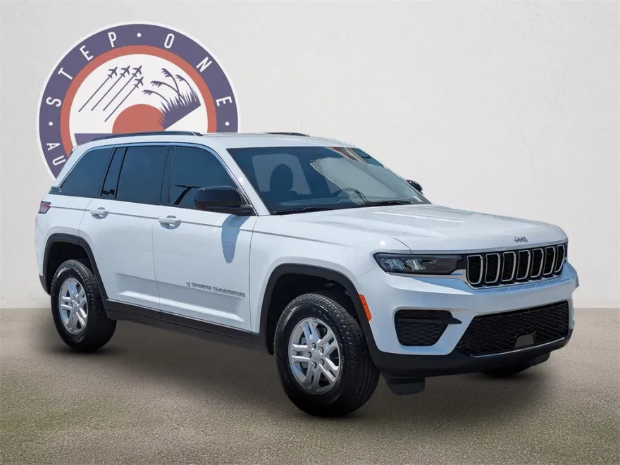 2025 Jeep Grand Cherokee Laredo photo 1