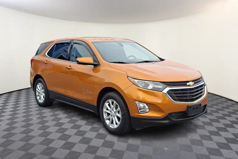 2018 Chevrolet Equinox LT photo 1