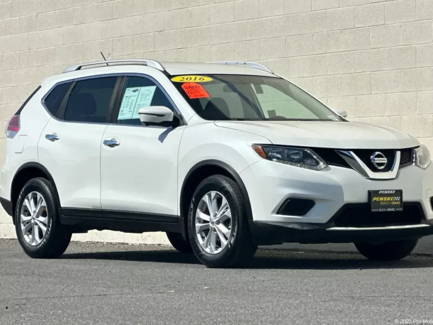 2016 Nissan Rogue SV photo 1