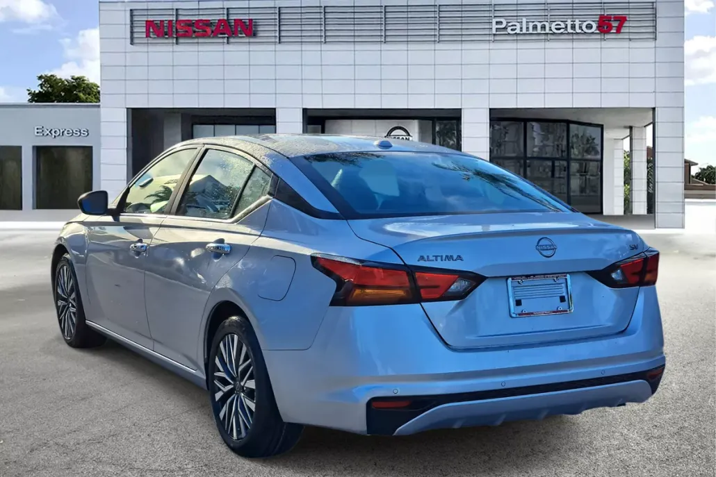 2023 Nissan Altima SV photo 1