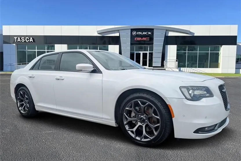 2015 Chrysler 300 photo 1