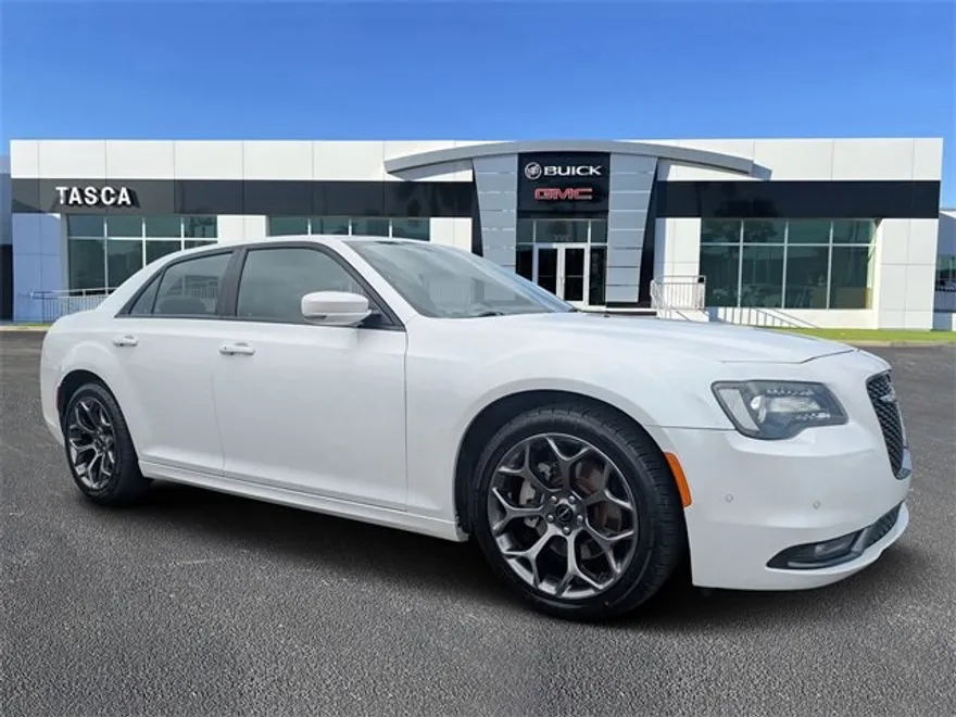 2015 Chrysler 300 photo 1