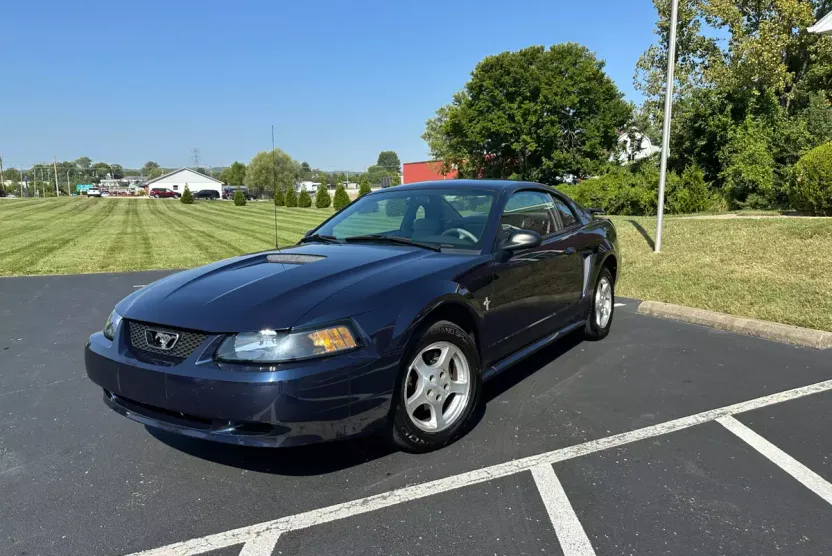 2002 Ford Mustang Base photo 1