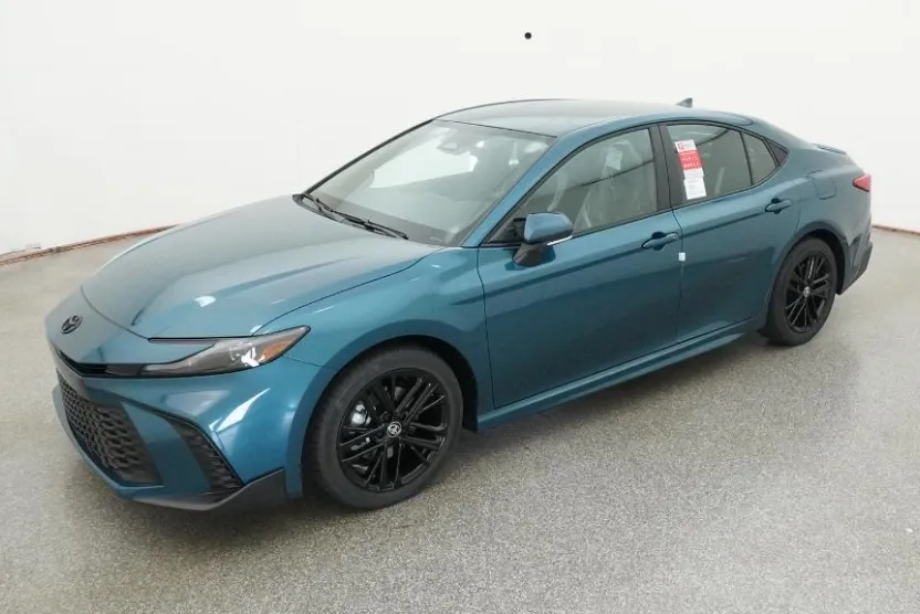 2026 Toyota Camry SE photo 1