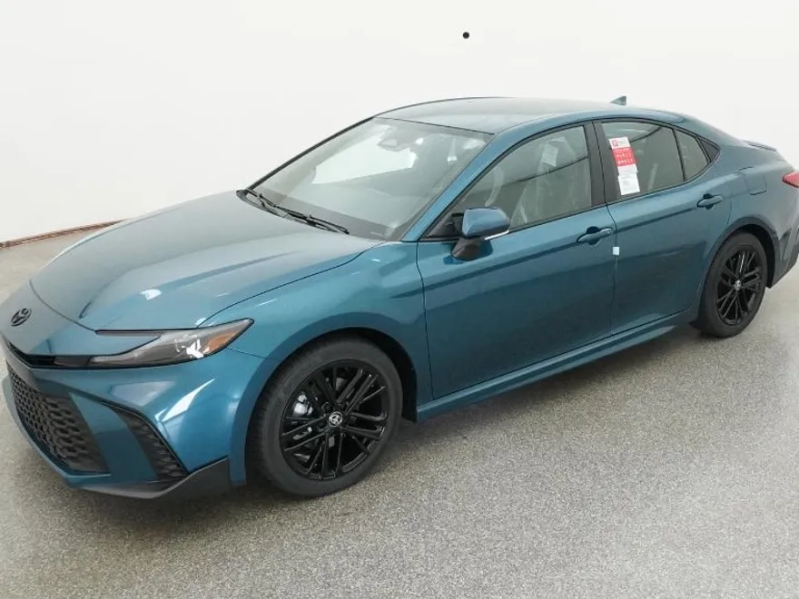 2026 Toyota Camry SE photo 1