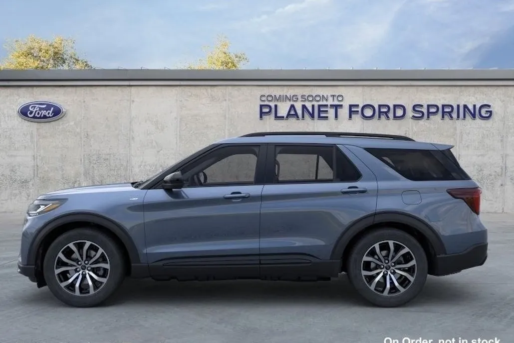 2026 Ford Explorer ST-Line photo 1