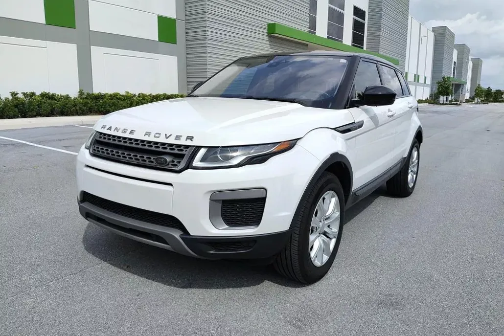 2017 Land Rover Range Rover Evoque SE photo 1