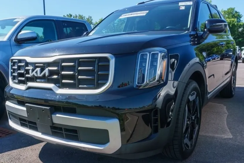 2023 Kia Telluride S photo 1