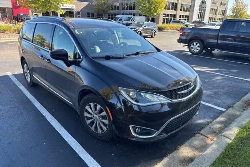 2018 Chrysler Pacifica Touring Plus photo 1