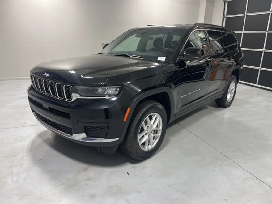 2025 Jeep Grand Cherokee Laredo photo 1