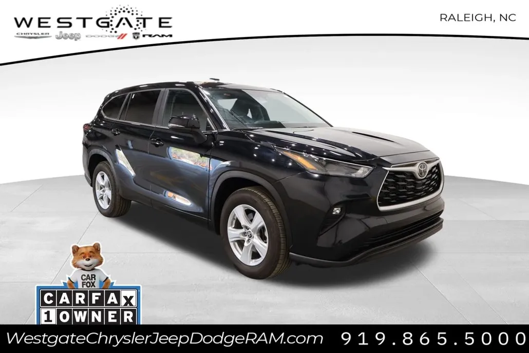 2024 Toyota Highlander LE photo 1