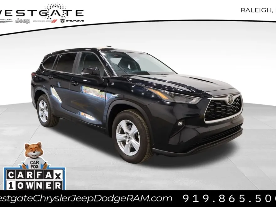 2024 Toyota Highlander LE photo 1