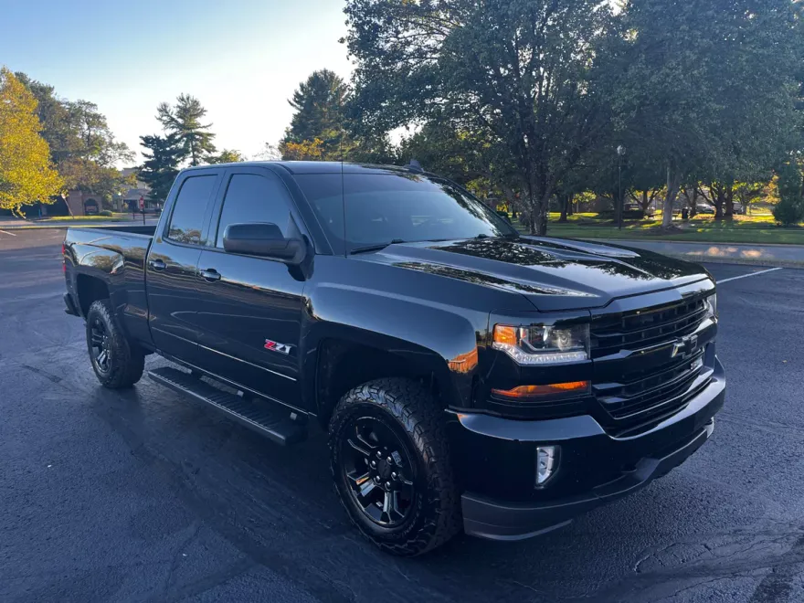 2017 Chevrolet Silverado 1500 photo 1