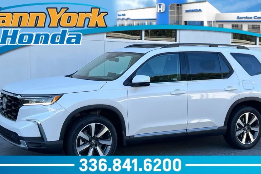 2025 Honda Pilot Touring photo 1