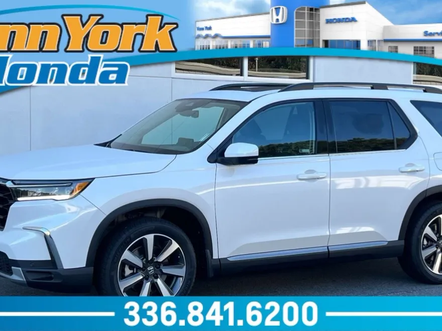 2025 Honda Pilot Touring photo 1