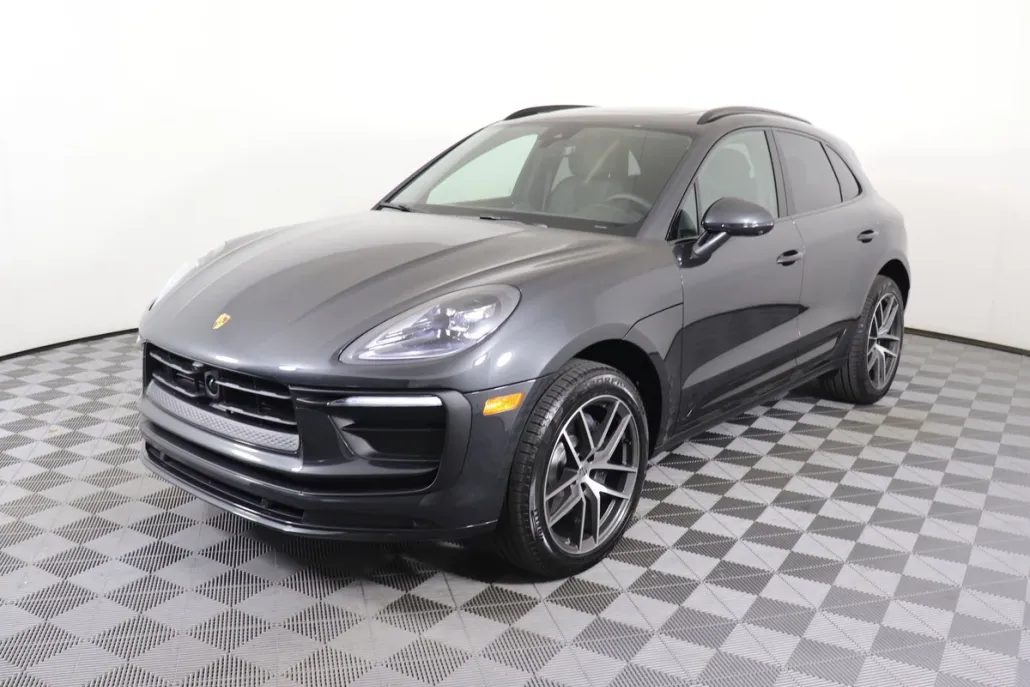 2025 Porsche Macan photo 1