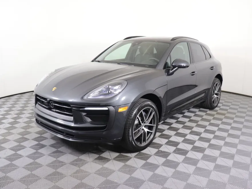 2025 Porsche Macan photo 1