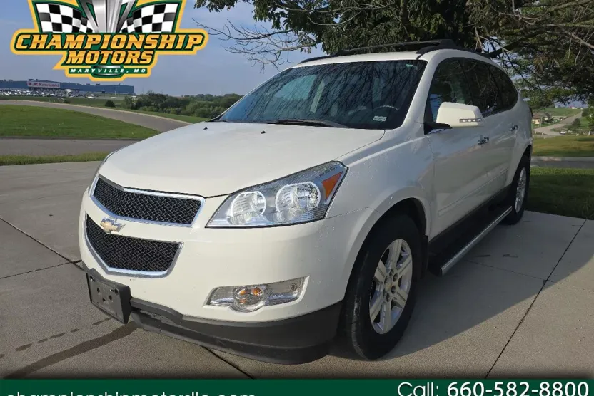 2011 Chevrolet Traverse 2LT photo 1